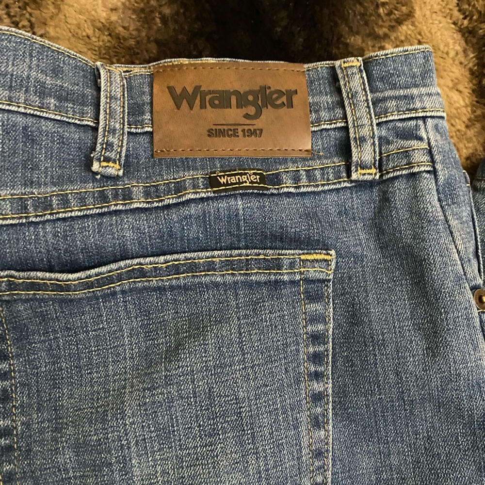 Wrangler Straight Fit Jeans. Size 42x30. Good Condition.